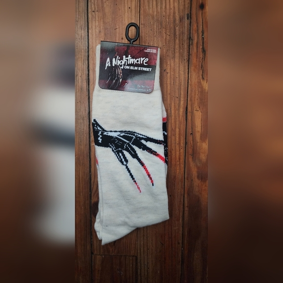 2 Pair Of Scary Movie Socks. Friday 13th And A Nightmare On Elm Street Socks NWT - Picture 4 of 5